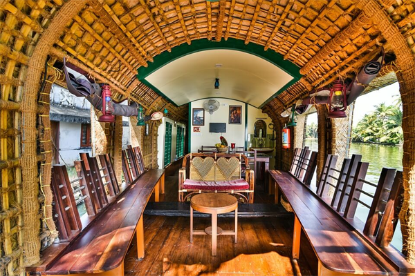 houseboat-stay-in-alleppey-backwaters